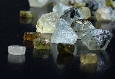 Groen-granat-stenenes-betydning Grøn granat, kraftstenens, betydning og egenskaber