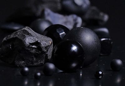 Sort-onyx-stenenes-betydning Sort Onyx Ædelstens betydning og egenskaber