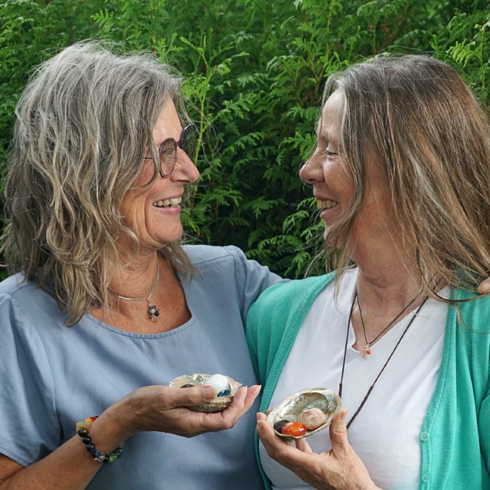 BY DENGSO Krystalsaet Samarbejde Med Maria samarbejdet med krystalsættene og intentionerne for krystalsæt - Jette og Maria